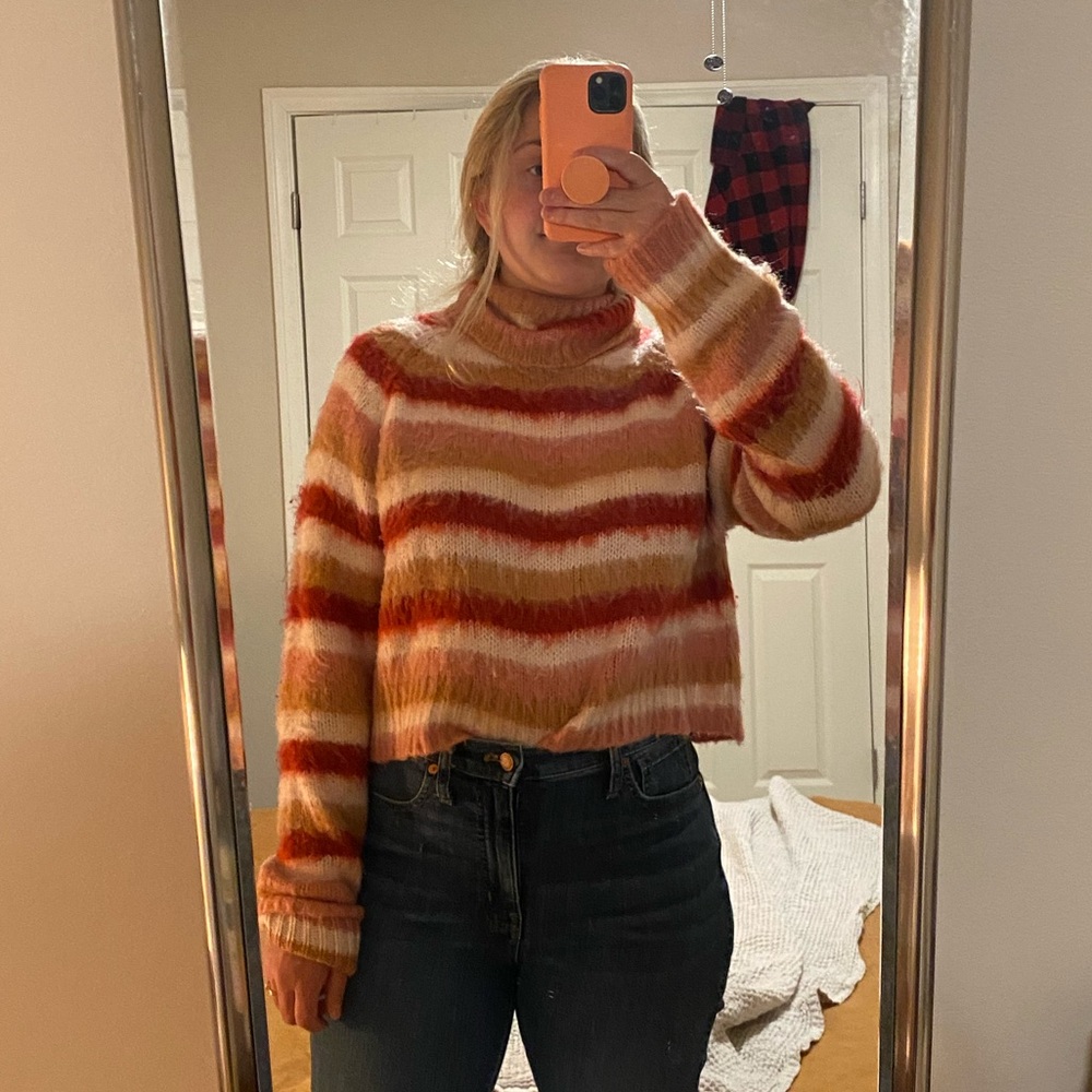 Cotton Candy LA Cropped Sweater Sz M/L